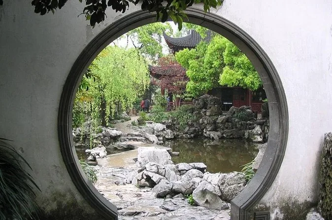 Tour privado por el Jardín Yu y el casco antiguo con té
